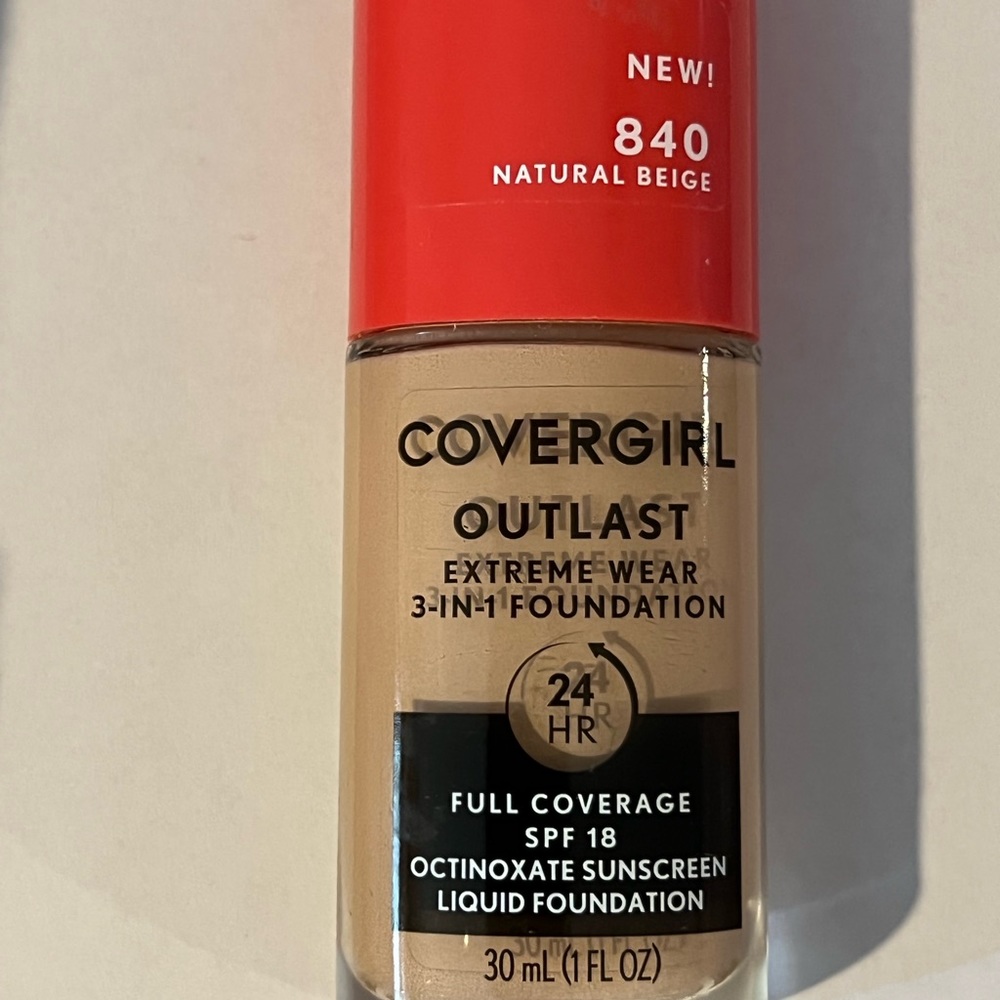 New Covergirl Outlast Extreme Wear 3-in-1 Foundation New Natural Beige # 840